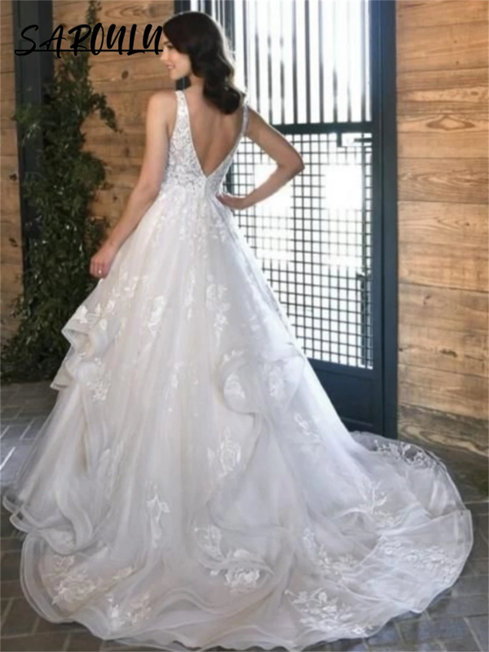 Tiered Tulle Long Wedding Dress Cusotmized A Line Bride Dresses with Court Train Plus Size Romantic Flower Appliaues Wed Gown