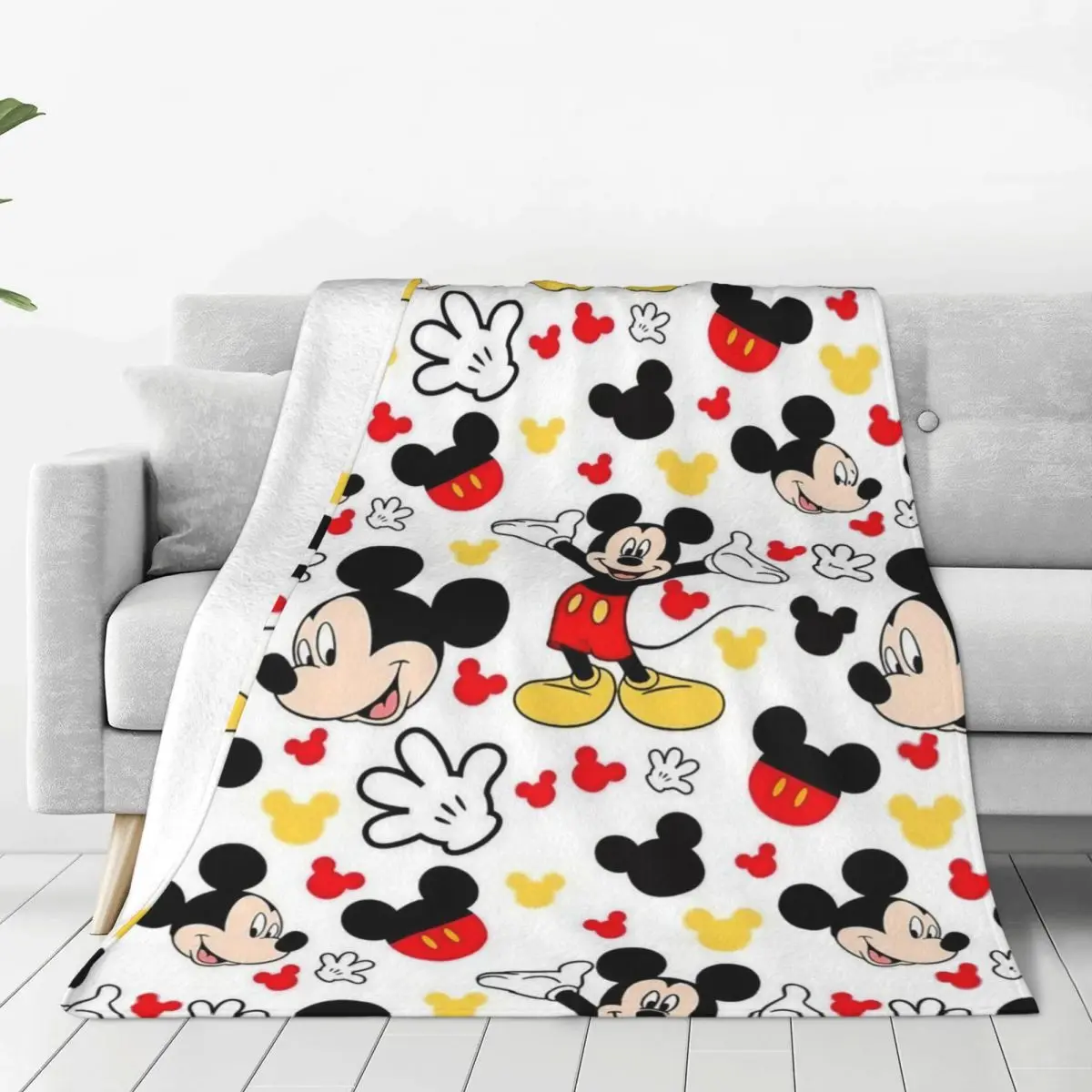 Mickey Mouse Cute Cartoon Blankets Fleece Autumn/Winter Multi-function Warm Throw Blankets for Bed Outdoor Quilt