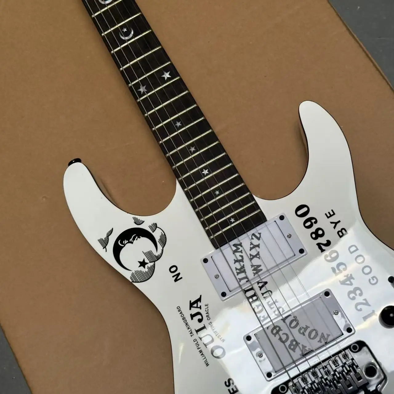 Factory hot sale 6-strings Electric Guitar,white ,Mahogany Body In Stock, customizable OEM,perfect tone