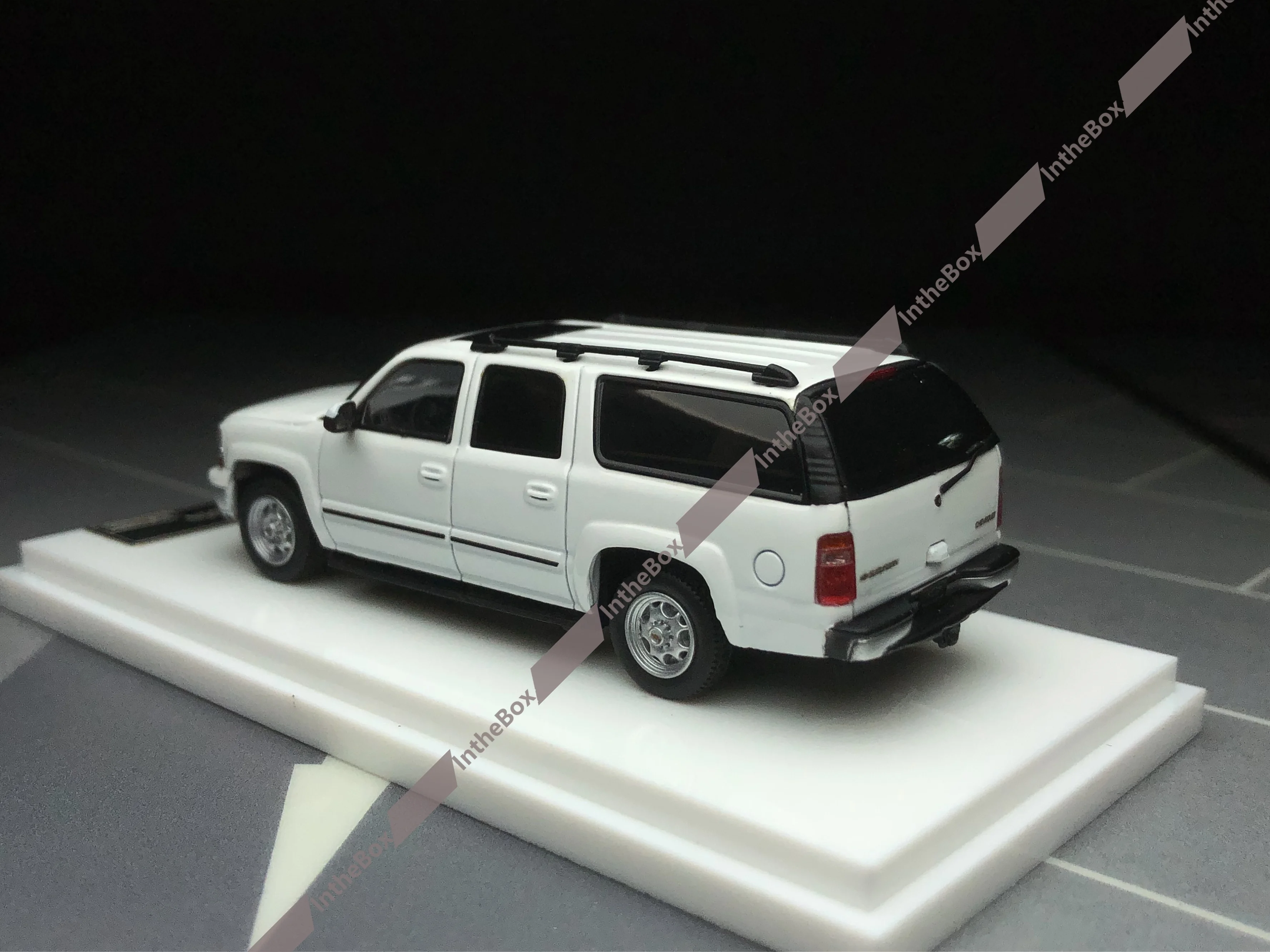 MK 1:64 Mk9 GMT800 Suburban white Diecast Model Car Collection Limited Edition Hobby Toys