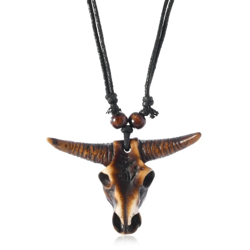 

Faux Yak Bone Carved Cow Head Horn Charm Novelty Unisex Rearview Mirror Hanging Pendant Car Interior Decor Accessories