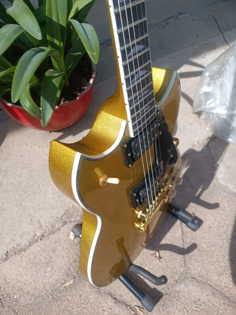 High quality Y amaha electric guitar. SG3000, gold and silver paint, ebony fingerboard, ABR-1 piano bridge, fast shipping