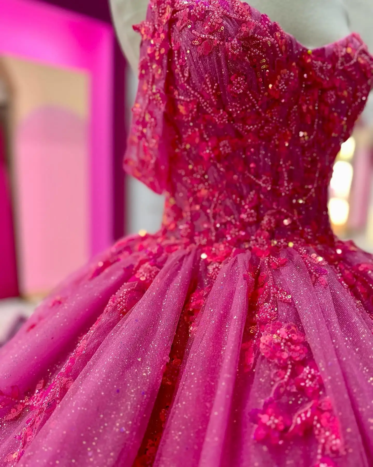 

Real Picture Luxury Fuchsia Sweet 15 Quinceanera Dresses Sequined Beading Ball Gown Long Women Birthday Party Prom Dress Dancing