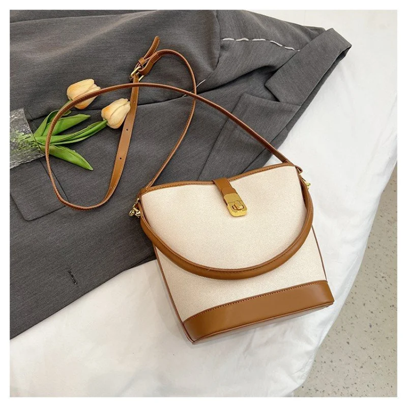 

Famous Designer Leather Women's Messenger Bag Luxury Brand Elegant Classic Fashionable Commuter Vintage Bag