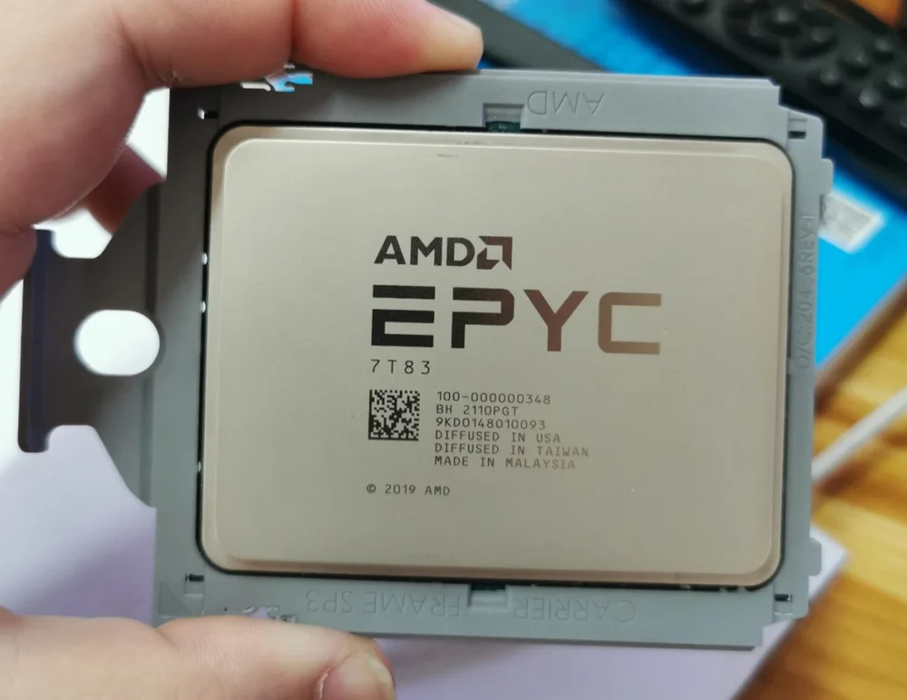 Gigabyt MZ72-HB2 Motherbaord Rev3.0 2x Amd Epyc 7763 Cpu 256Gb 2666V Rammen