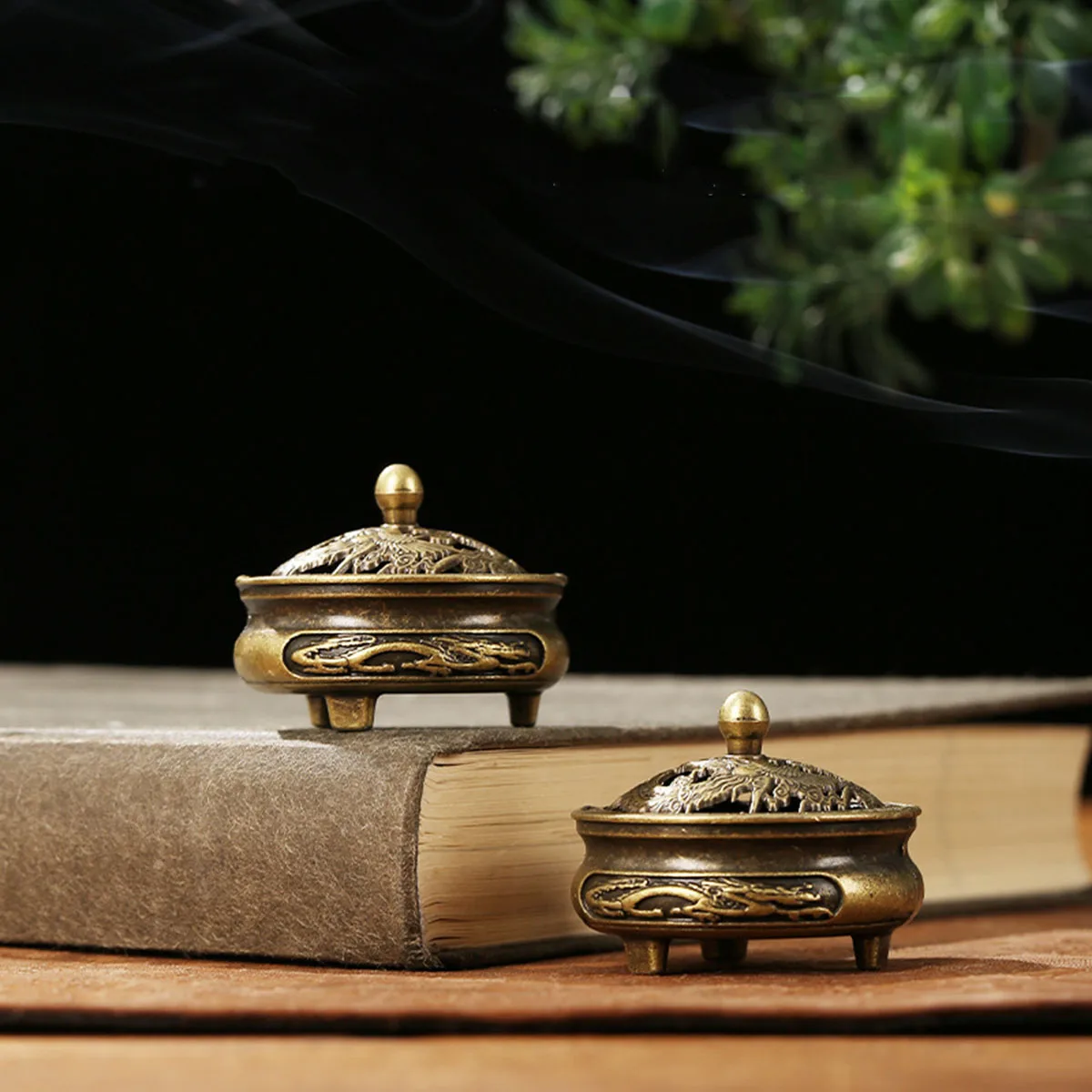 Antique Brass Pocket Incense Burner Mini Hollow Incense Ornament Ancient Chinese Tea Table Decoration Dragon and Phoenix