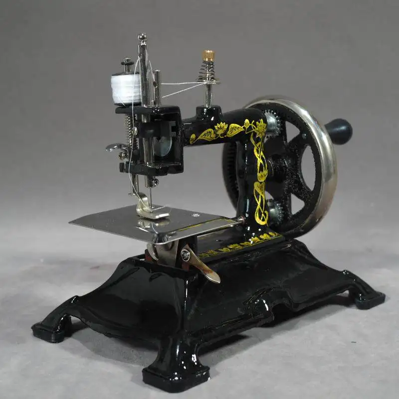 vintage cast iron , miniature mini trumpet, hand-crank single-line sewing machine ornament