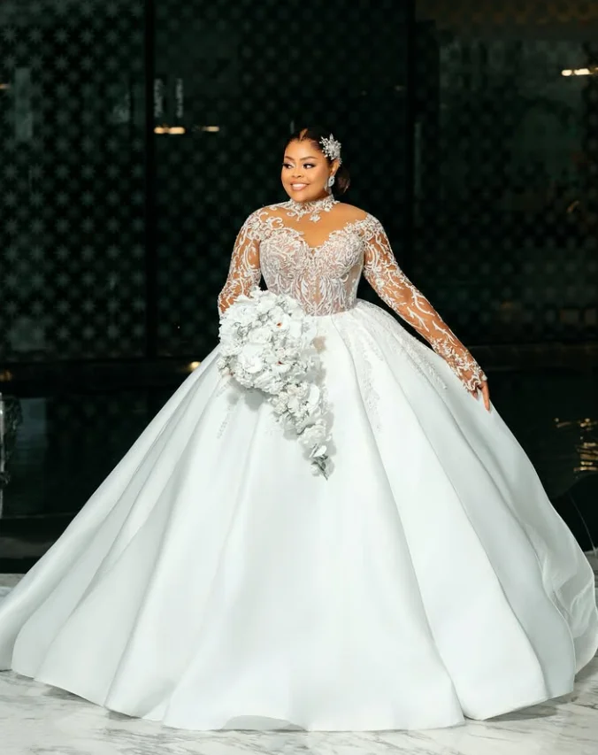 Luxury African Princess Church Wedding Dresses Sheer Neck Illusion Long Sleeve Lace Applique Bridal Gown Garment customizedN