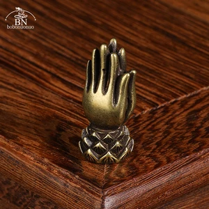 Buatan Tangan Kuningan Buddhisme Berdoa Buddha Tangan dengan Dasar Teratai DIY Tembaga Zen Gelang Manik-manik Dekorasi Meja Patung Doa Tangan Mini 10 buddha tertawa penjualan terbaik - №
