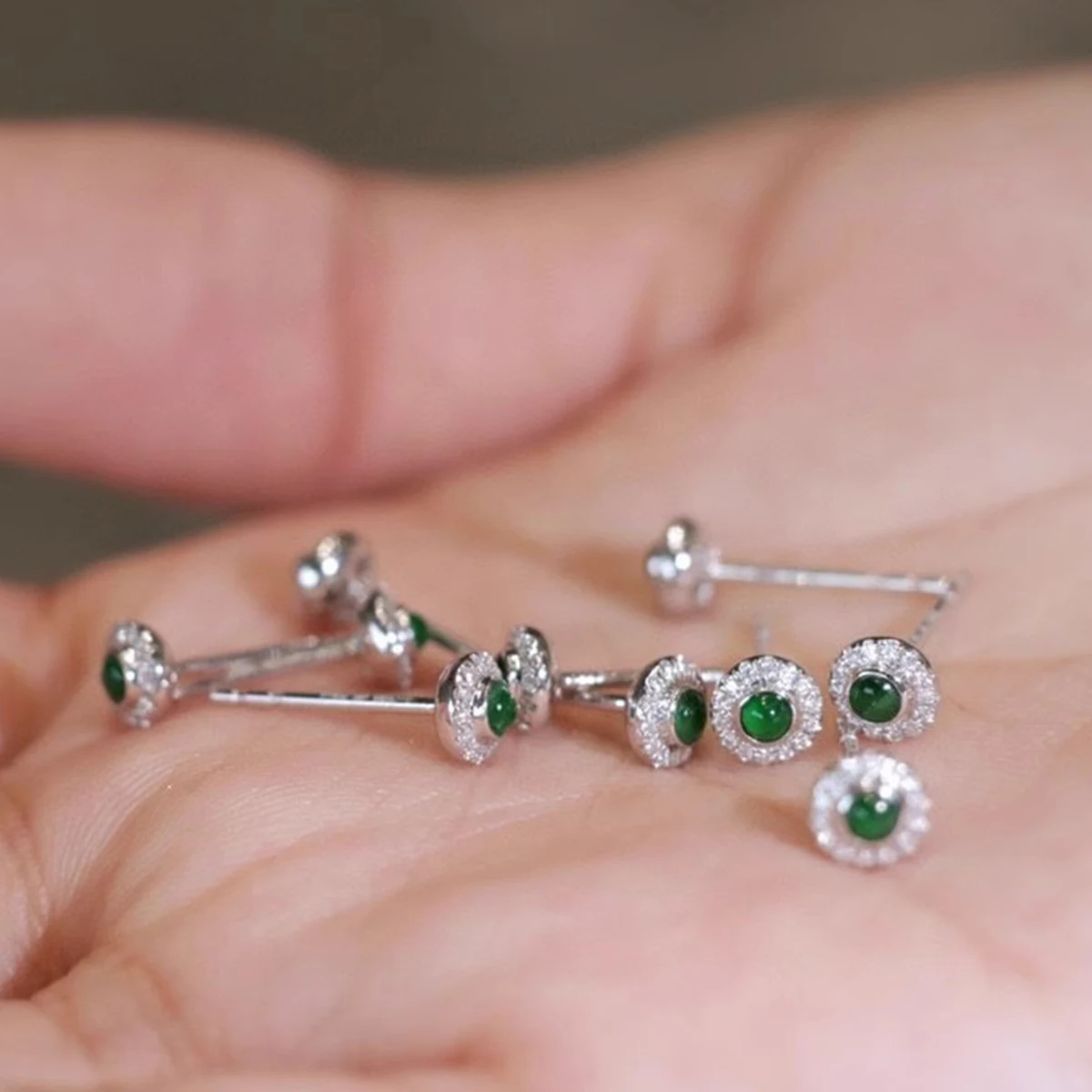 

Pure silver s925 earrings Simple and fashionable design, exquisite temperament, versatile earrings for daily commuting