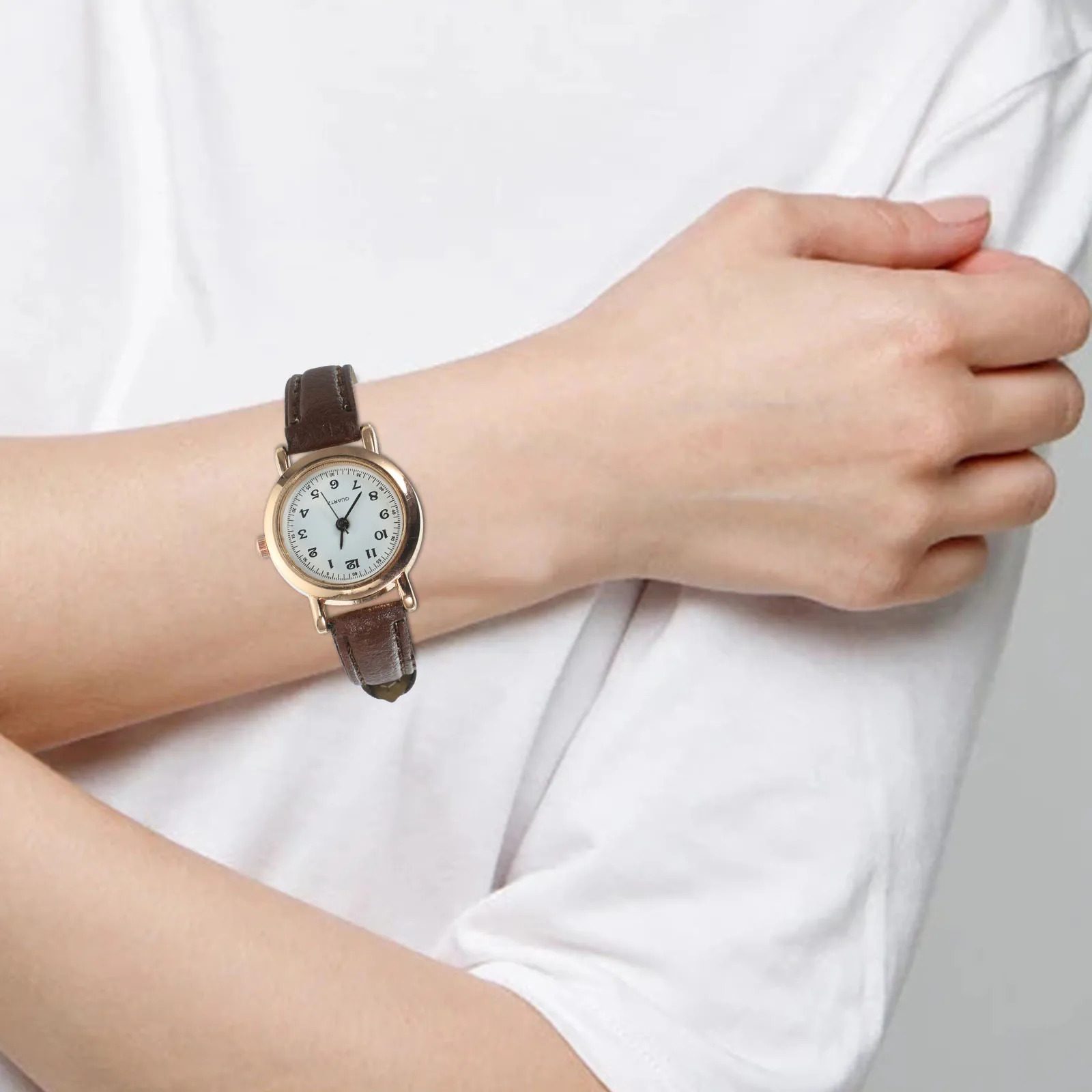 

Super Soft Durable Leather Women Simple Watch Stylish Small Table Digital Face Quartz Wristwatch For Girls Ladies Students
