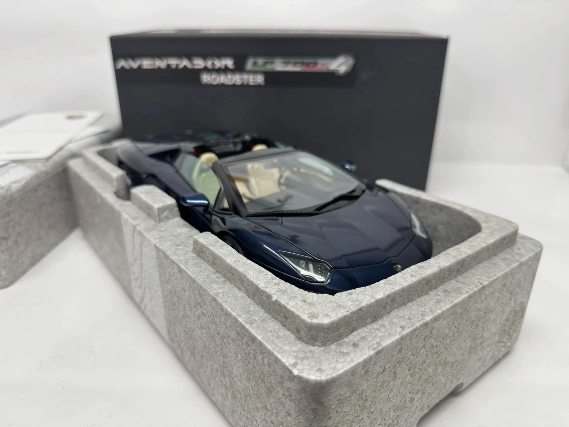 Autoart 1:18 Aventador LP700-4 رودستر الأزرق محاكاة طبعة محدودة جميع المفتوحة سبيكة معدنية ثابتة سيارة لعبة مجسمة هدية #5