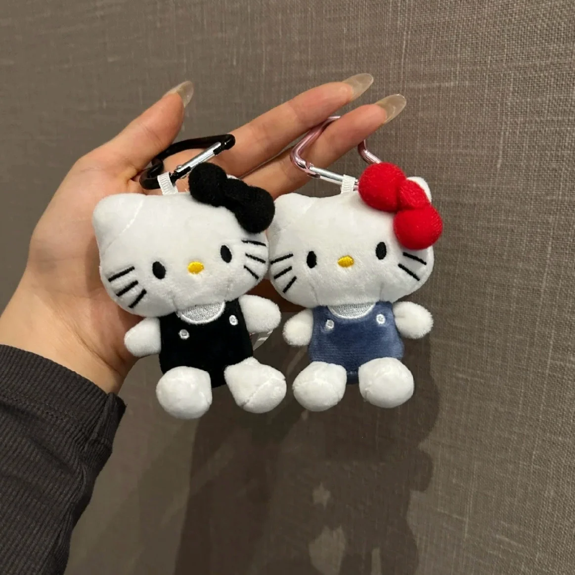 Portachiavi a forma di amore per bambola di peluche HelloKitty bianco neroGirl Cartoon Zaino Ciondolo Decorazione carina Regali giocattolo per bambini