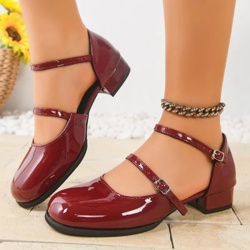 

Туфли с круглым носком, неглубоким вырезом, металлической пряжкой, новые, во французском стиле, с перфорацией, нескользящие, износостойкие, на низком каблуке