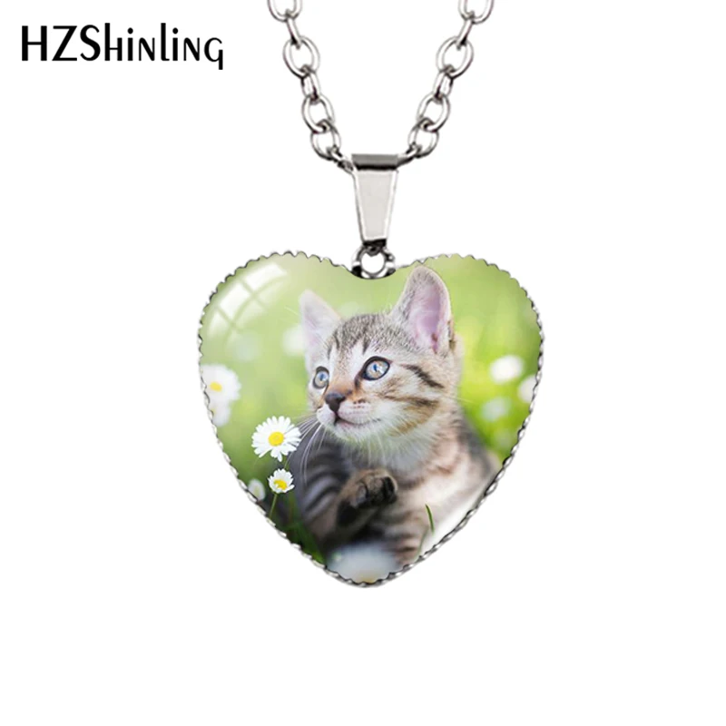 2023 New Cute Cat with Flowers Pendant Necklace Lovely Cats Glass Dome Handmade Jewelry Heart Pendants Gift Women