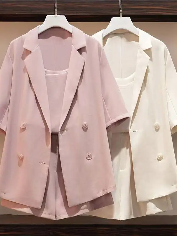 

Летний модный комплект для женщин больших размеров: повседневные шорты с высокой талией, безрукавный жакет и укороченный топ — комплект из трех предметов