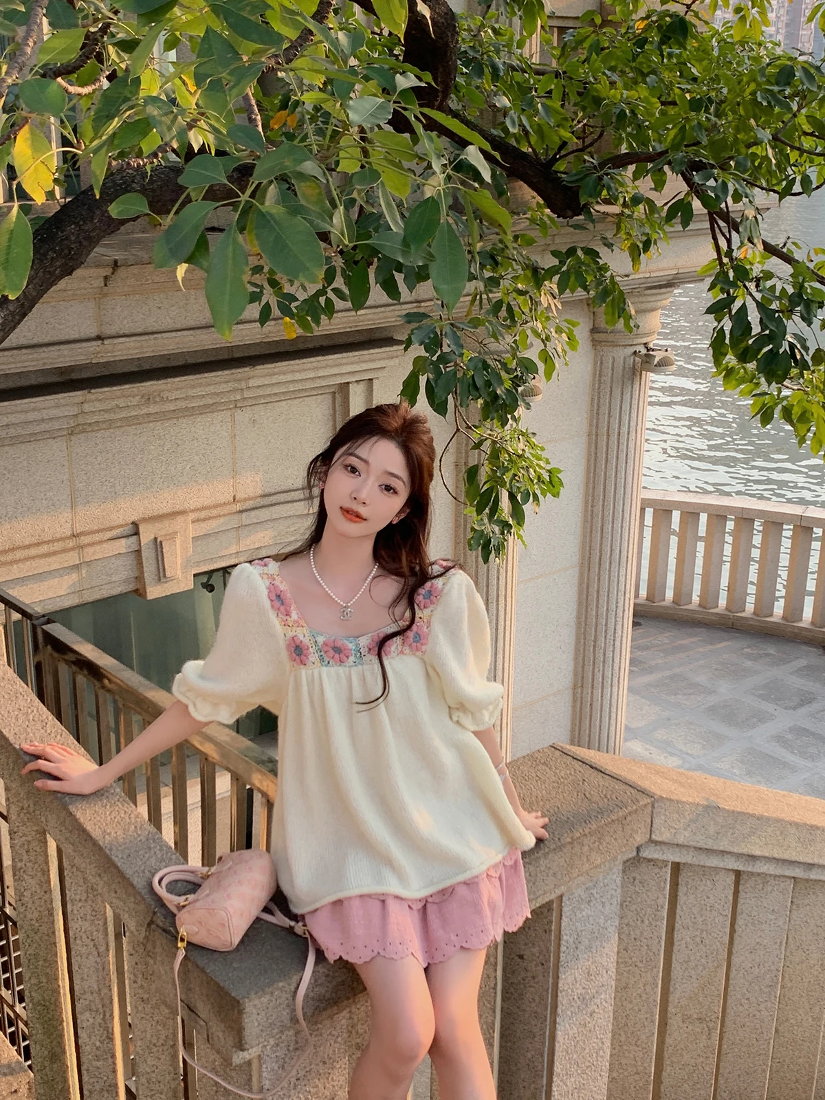 

Romantic Chen Jiannan Embroidered Heavy Work Doll Top with Bubble Sve Skirt Faionable Women's Set Pink Floral Design