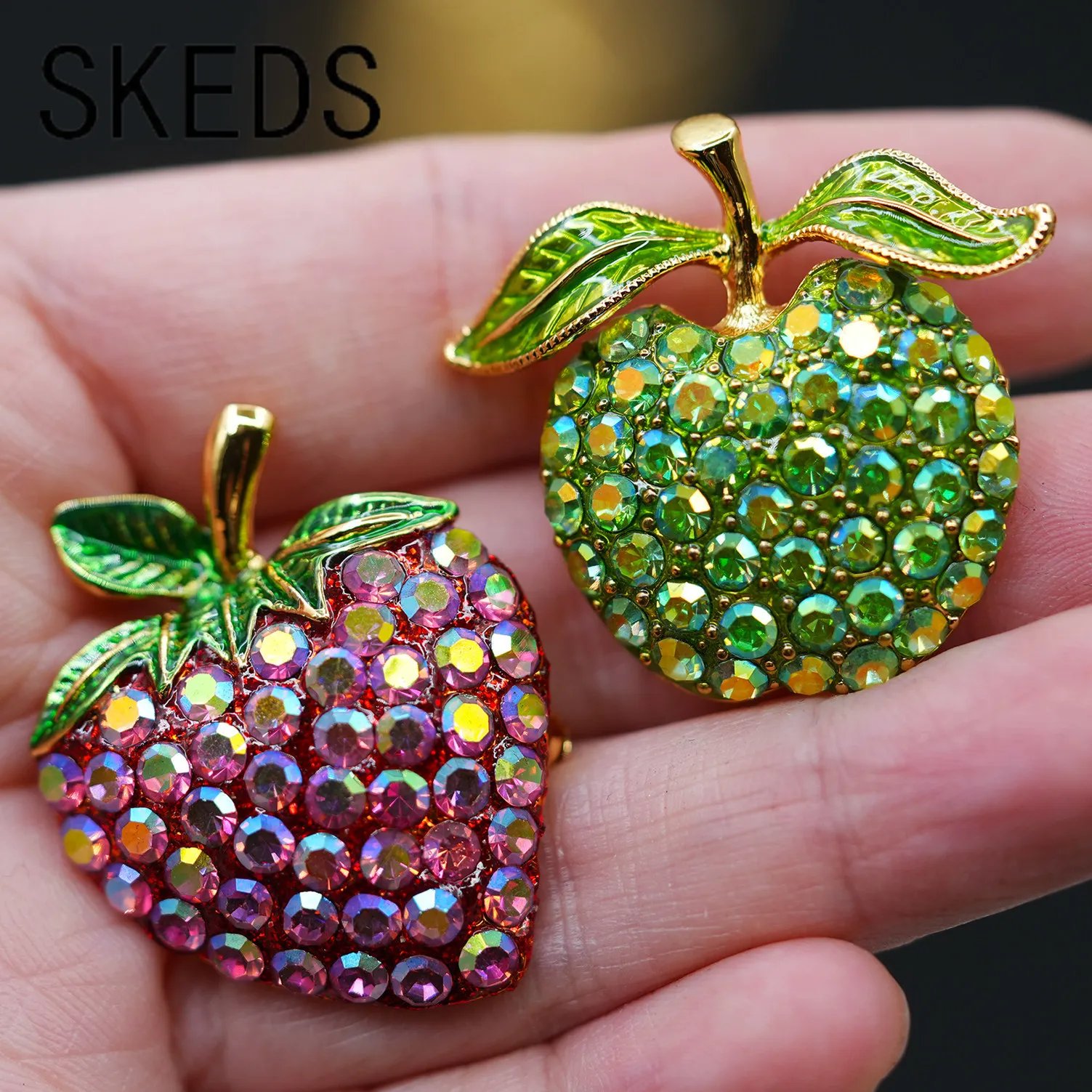 SKEDS luxe cristal fraise doux émail broche mignon fruits série broche accessoire Badge frais et à la mode Corsage