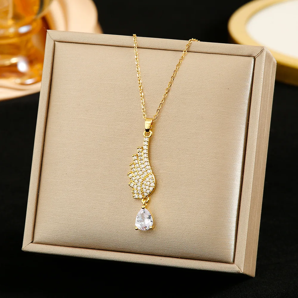 Naszyjnik z zawieszką Anielskie Skrzydła, lekki luksus, unikatowy, wszechstronny, ekskluzywny, łańcuszek na obojczyk