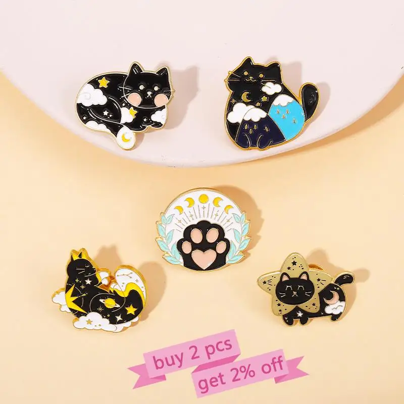 Alfileres personalizados de gatito negro, estrella, fase lunar, broches de patas, insignias de solapa, joyería de animales, regalo para niños, amigos, gatos estrellados, esmalte