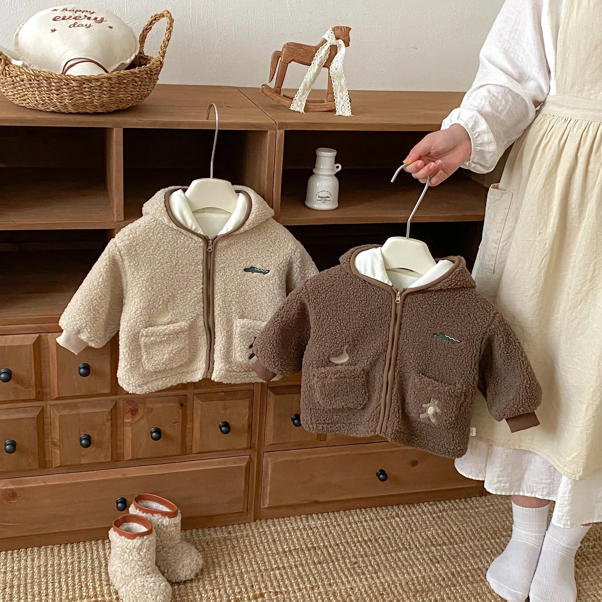 2025 New Winter Toddler Boy Fleece Jacket Embroidered Cartoon Hooded Thickened Baby Sweater Coat