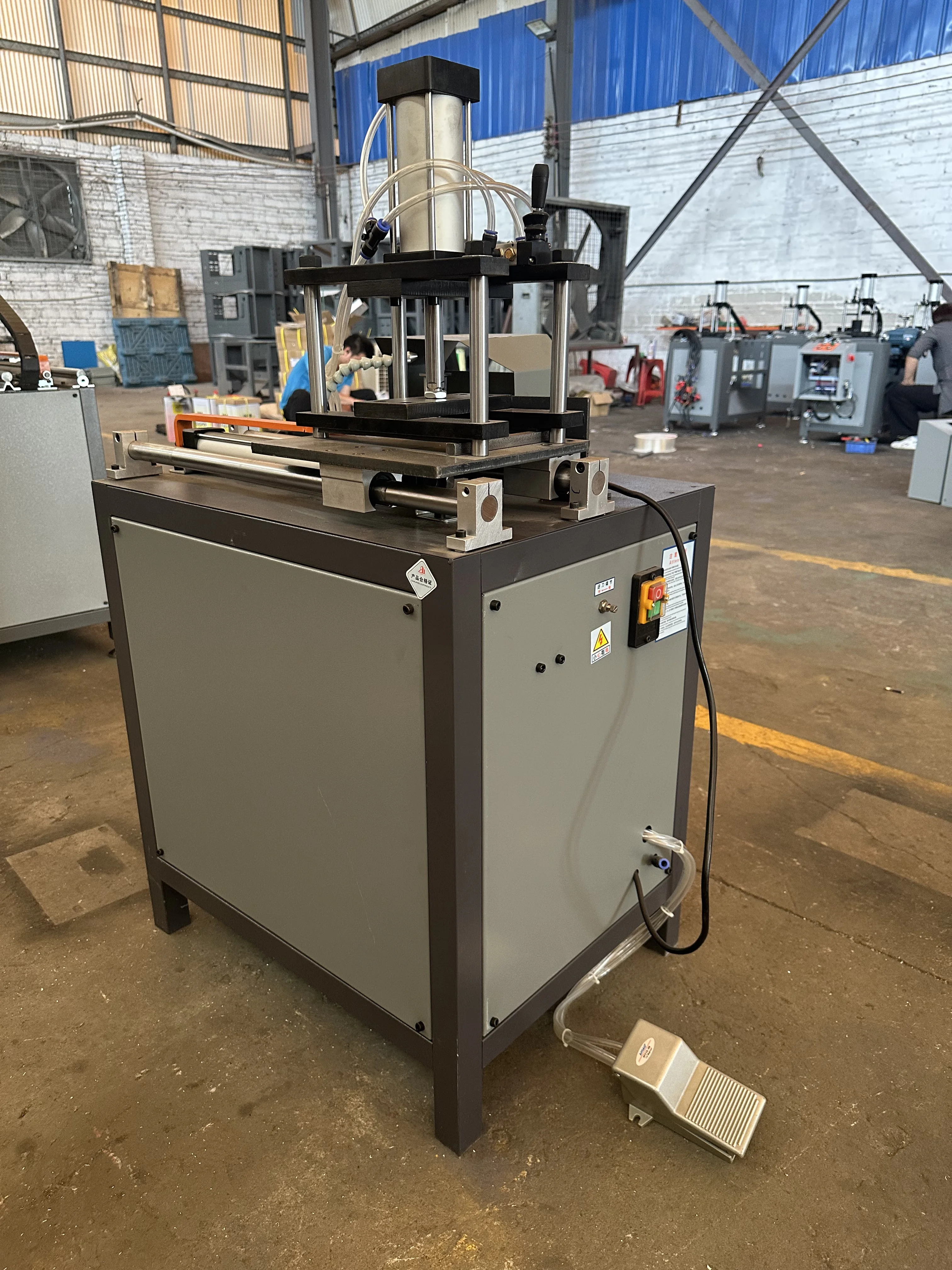 Factory Direct Sales High-Accuracy Engine-Driven End Face Milling Machine for PVC/UPVC/Aluminum Profiles Window Door Processing