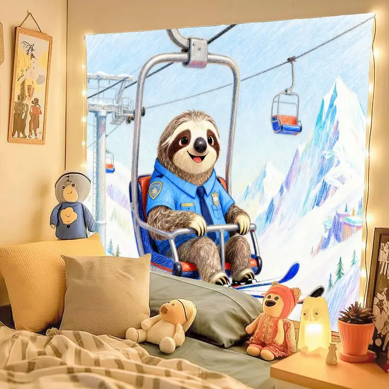 ผ้าแขวนผนังลายสลอธตำรวจเล่นสกีสุดน่ารัก 1 ชิ้น ภาพการ์ตูนภูเขาฤดูหนาว งานศิลปะติดผนัง ทำจากโพลีเอสเตอร์ ของตกแต่งบ้านสำหรับห้องเด็ก