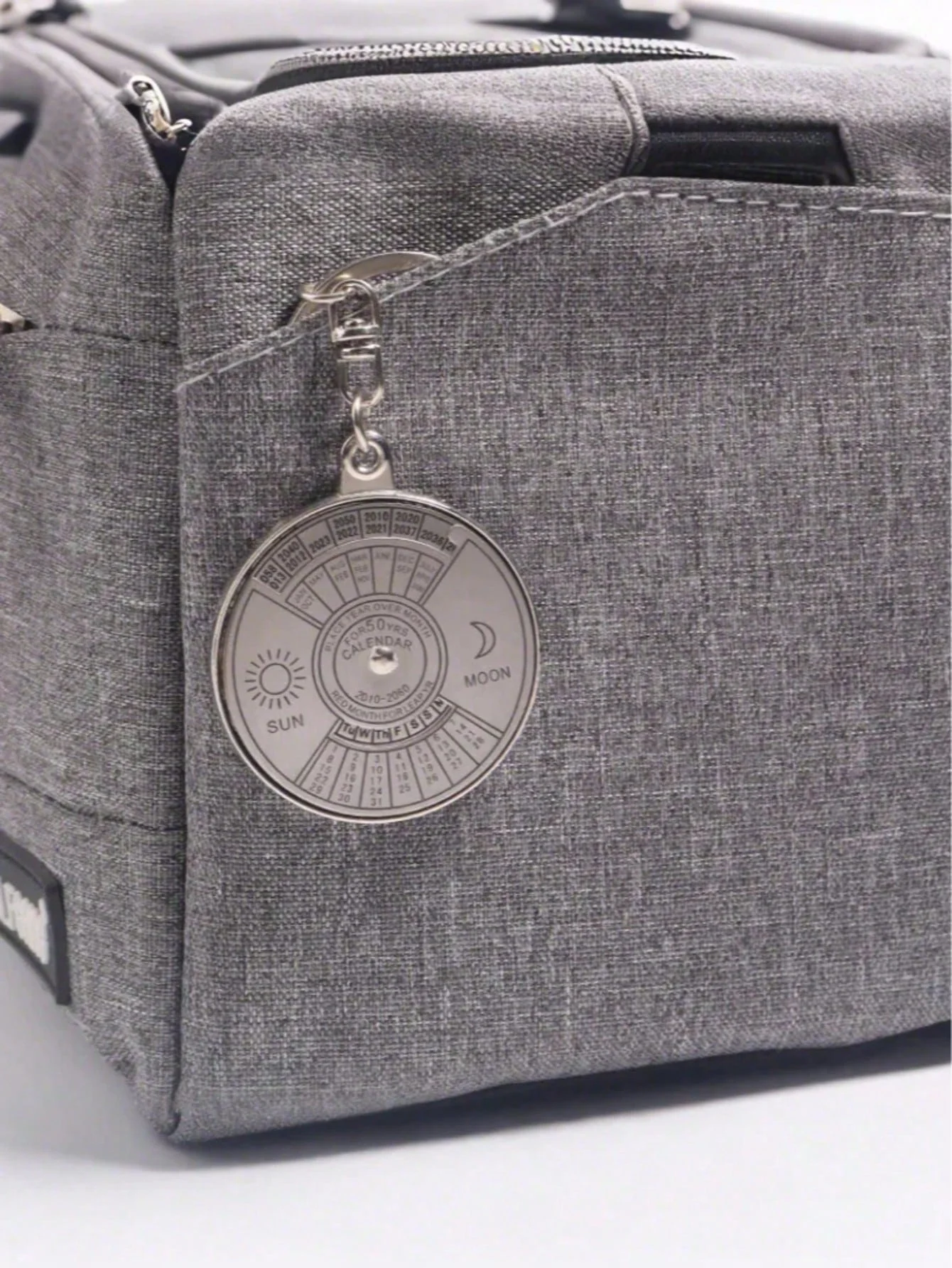 Gantungan Kunci Logam Berputar - Kalender Abadi 50 Tahun dari Paduan Seng, Gantungan Kunci Kalender Abadi Multifungsi, Hadiah Kreatif