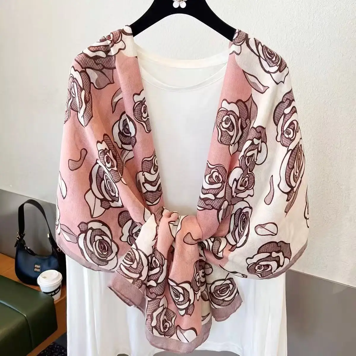 

Женский весенне-летний новый шелковый шарф в этническом стиле с цветочным принтом, большой хлопковый льняной шарф для путешествий в празднике, солнцезащитная шаль