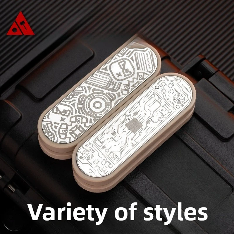 Antiguo día de hierro EDC Guandan Mini tarjeta mecánica magnética Slinging Metal dedo tarjeta empujando descompresión juguete de escritorio