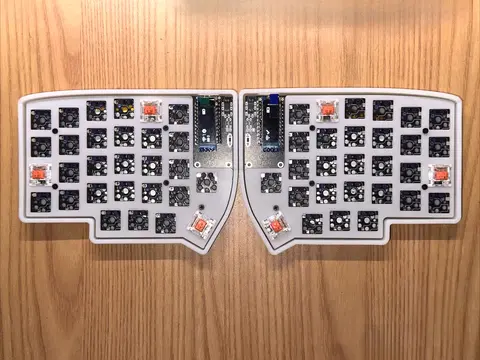 Lily58 Pro Split Keyboard Kit Wired Bluetooth 5.0 Dual-mode Hot Swap ZMK Keyboard Custom 4x6 MX/Kailh Switch Mechanical Keyboard