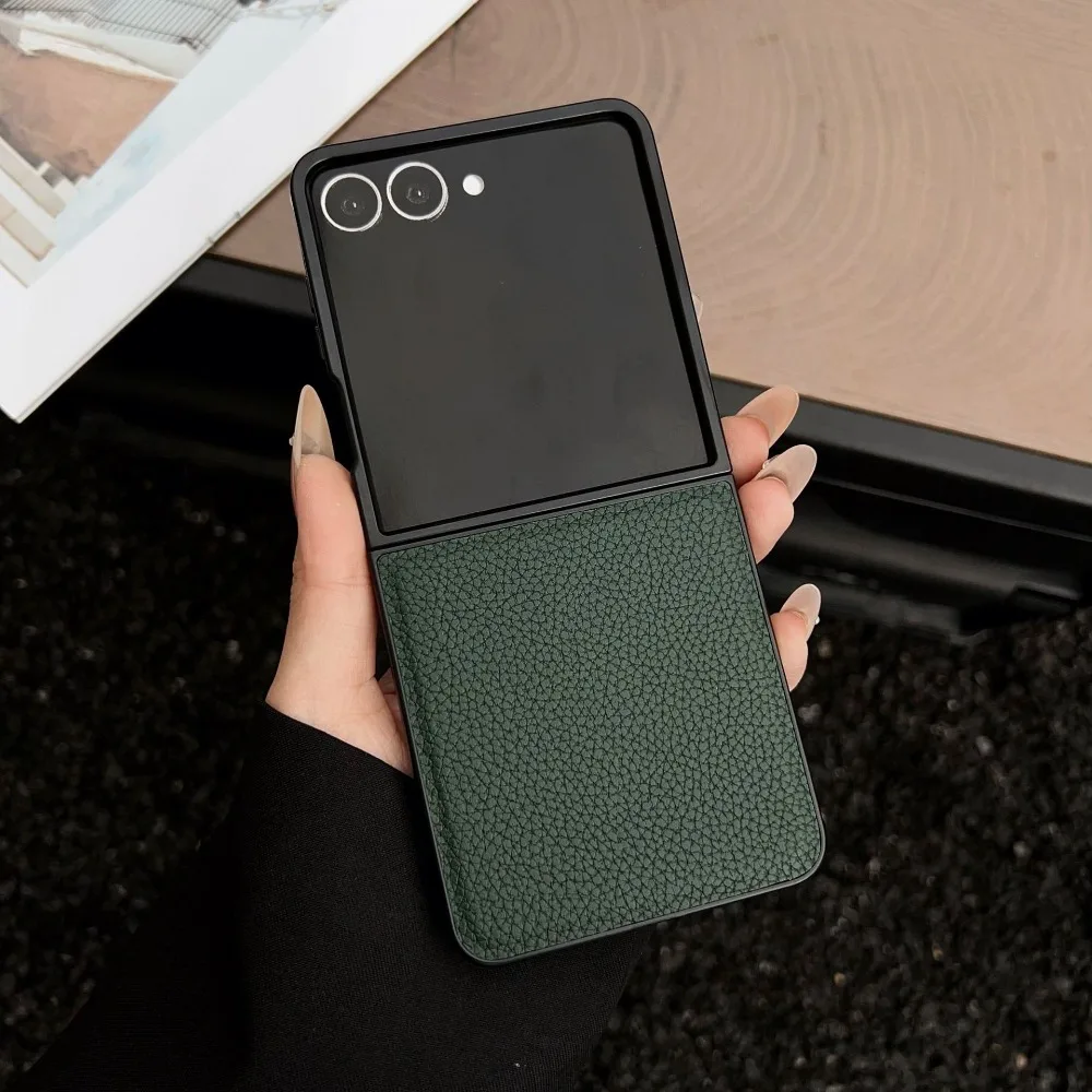 Minimalistische Leder-Handyhülle mit Litschi-Muster für Samsung Galaxy Flip 7, 6, 5, 4, FE, einfarbig, faltbar, Displayschutzfolie