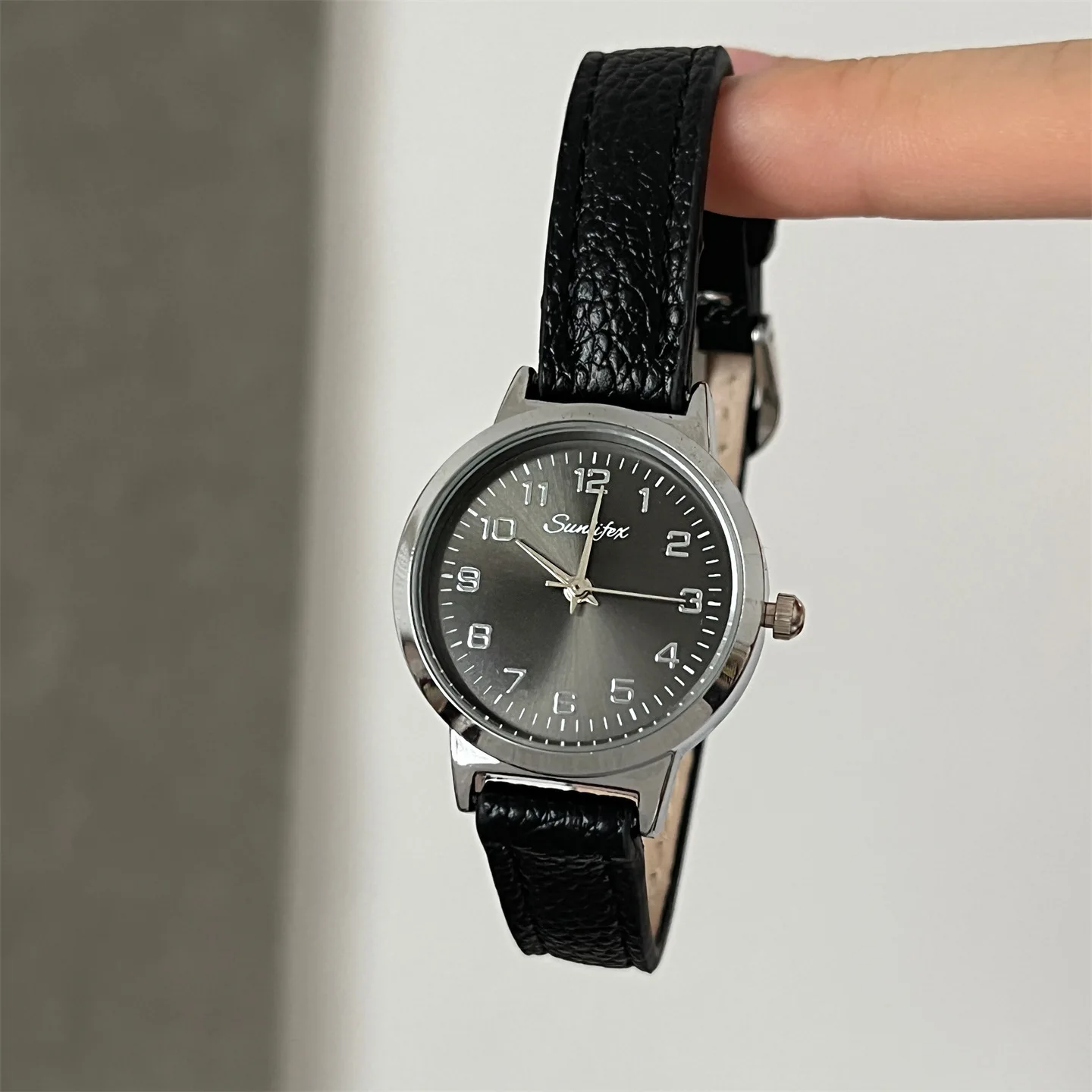 

Simple Stylish Trendy, CasualExquisiteRetroLuxurious Fashion Quartz Watch Elegant Women'S Wristwatch; A Perfect Gift For Women.