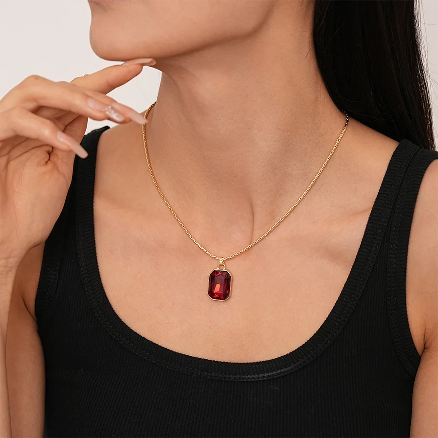 خمر Ankera الأحمر الماس رصع مستطيلة الترقوة قلادة بسيطة نمط هندسي أناقة مجوهرات للنساء