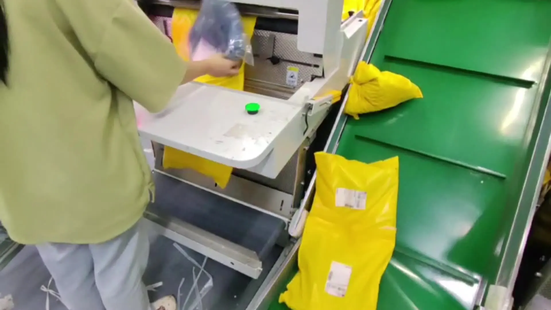 آلة تعبئة الأكياس السريعة الذكية شبه الأوتوماتيكية آلة تعبئة الأكياس آلة تعبئة الأكياس البريدية #5