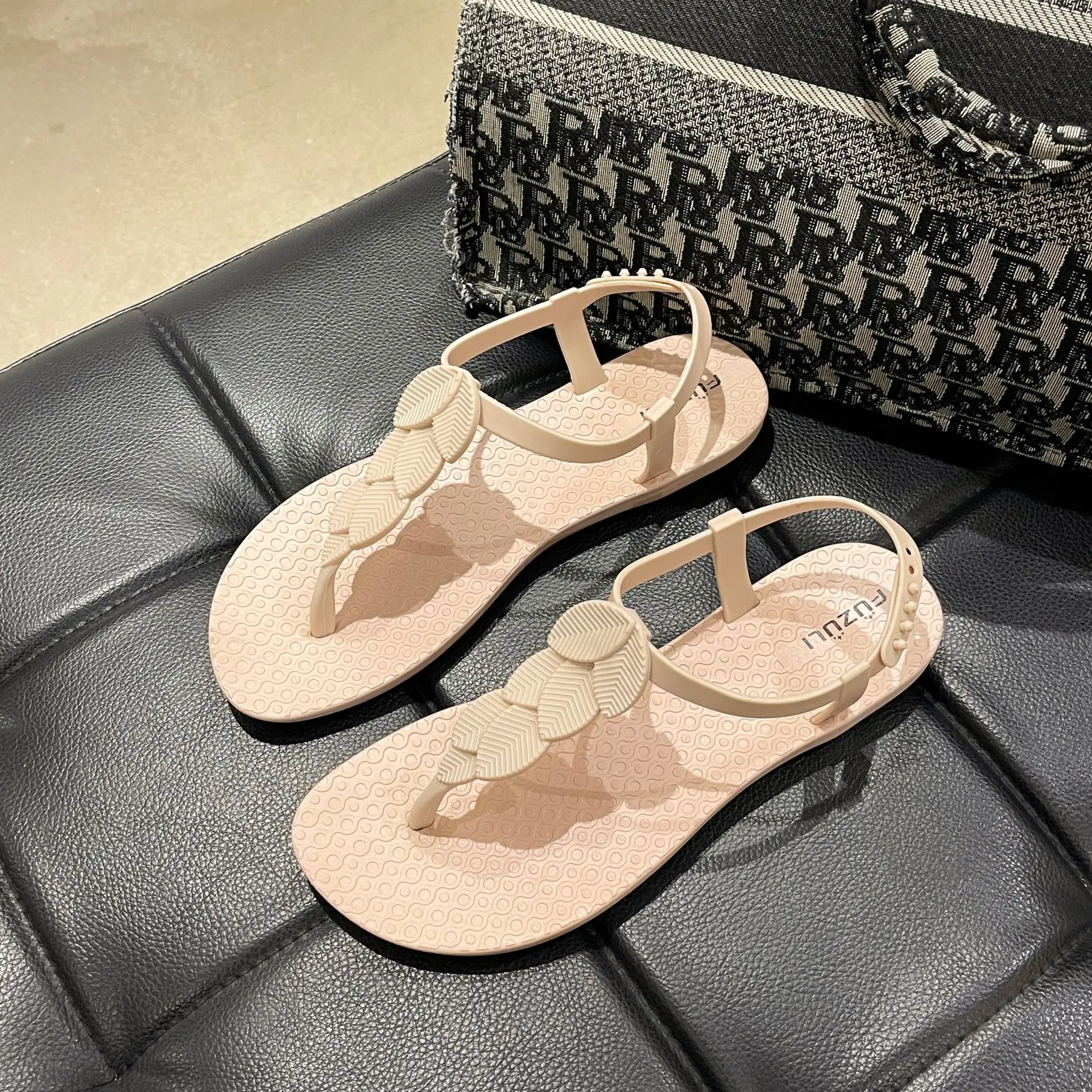 Flat Toed Sandals for Women\'s 2024 Summer New Fashionable Beach Sandals for External Wear