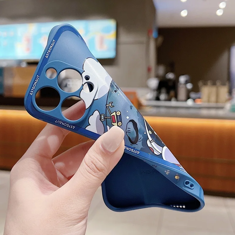 Luxury Space Astronaut Phone Case For iPhone 13 12 11 16 14 Pro Max Coque iPhone 15 Pro Max 16E 17 Air Shockproof Silicone Cover