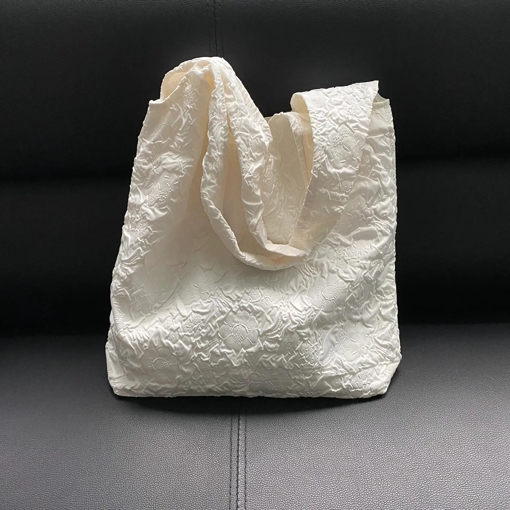 

Korean Sle Embroidered Art Canvas Tote Bag Single oulder Bag Large Capaci 3D Pred Flower Vest Bag Pleated Design