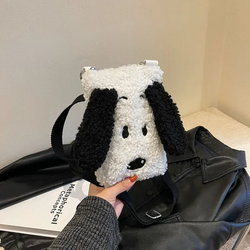 Autumn and Winter New New Shoulder messenger Bag Women 20x15x4cm Snoopy Cute Dog Mobile Phone Bag Cross Body Bag