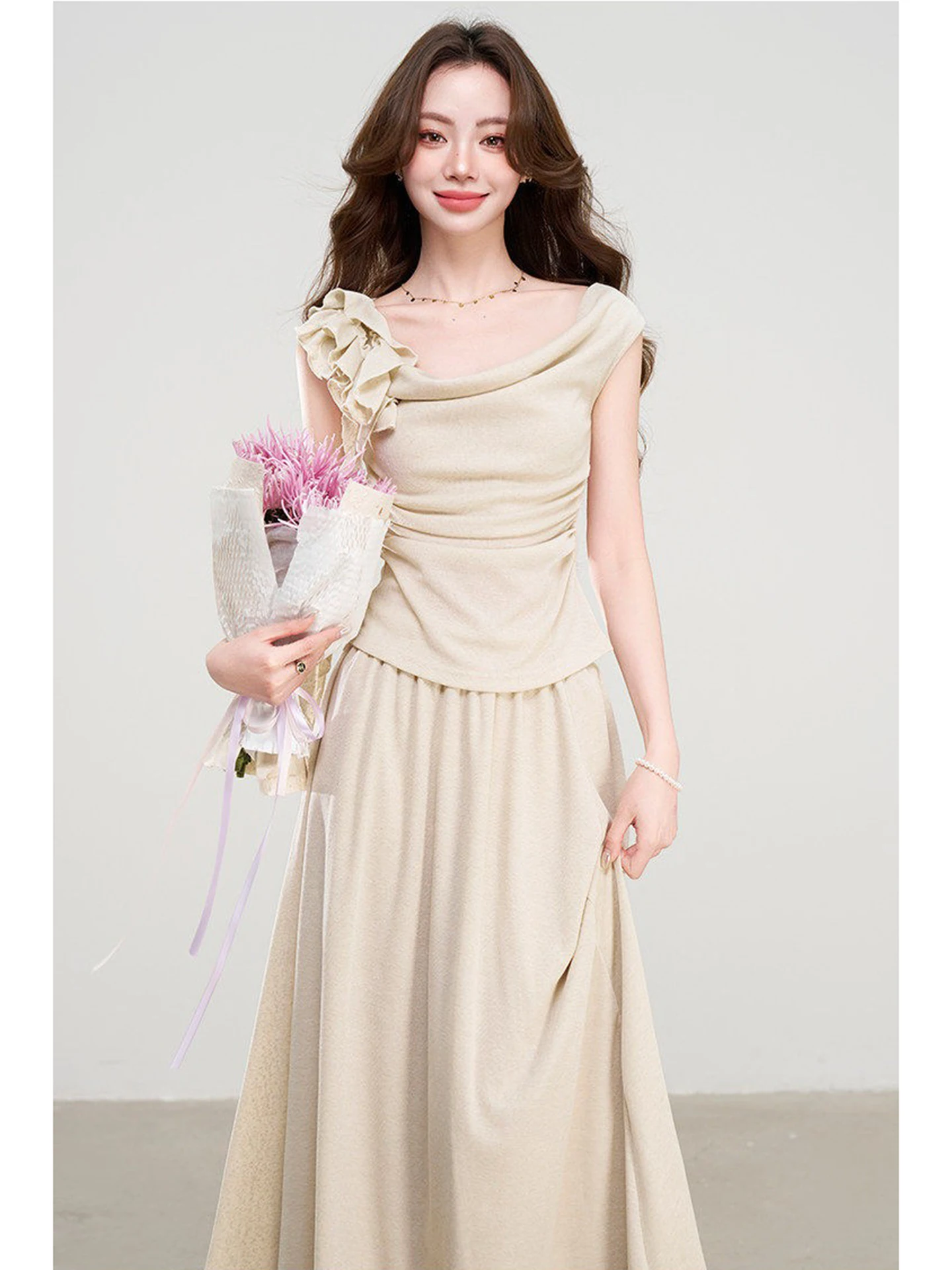 

Korean Style Summer New Light Maturity Unique Knitted Sleeveless Halter Neck Apricot Top with Half Skirt Set for Women