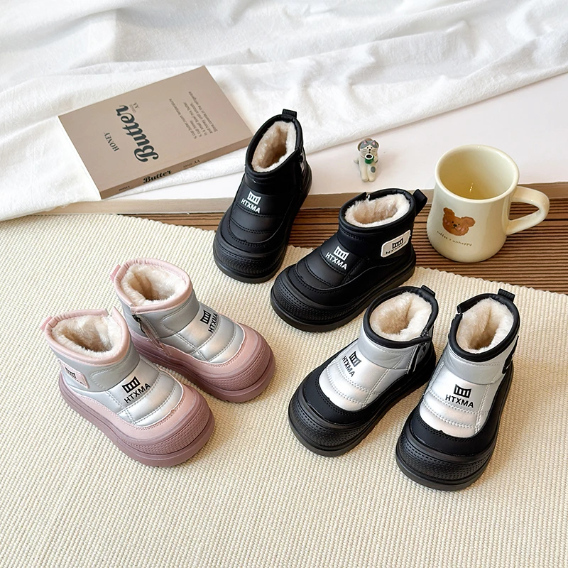 Winterstiefel für Kinder, dick gefüttert mit weichem Plüsch, seitlicher Reißverschluss, leicht an- und auszuziehen, dicke, rutschfeste Sohle, warme, kurze Winterstiefel für Jungen und Mädchen. – Detail 7