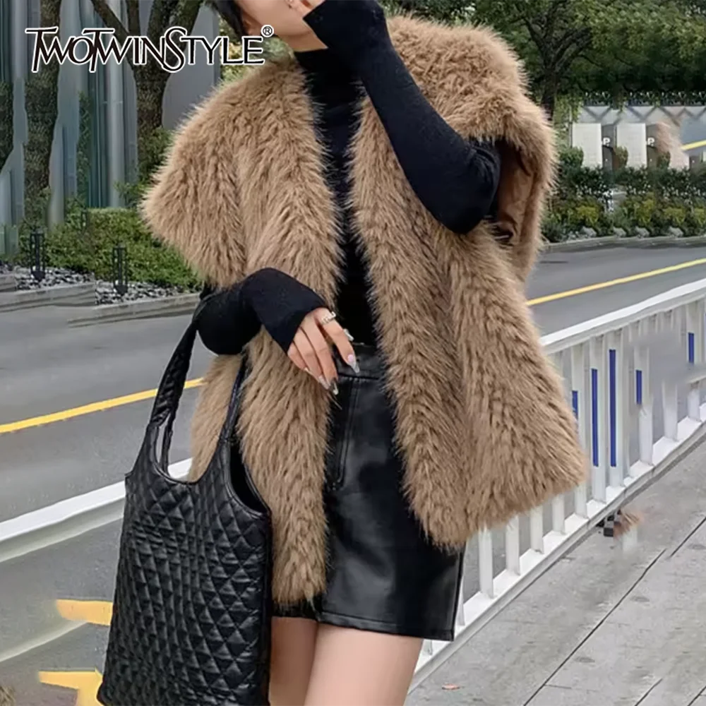 

TWOTWINSTYLE Solid Spliced Folds Temperament Jacket Female V Neck Short Sleeve Loose Luxury Lazy Women's Jackets Winter Fashion