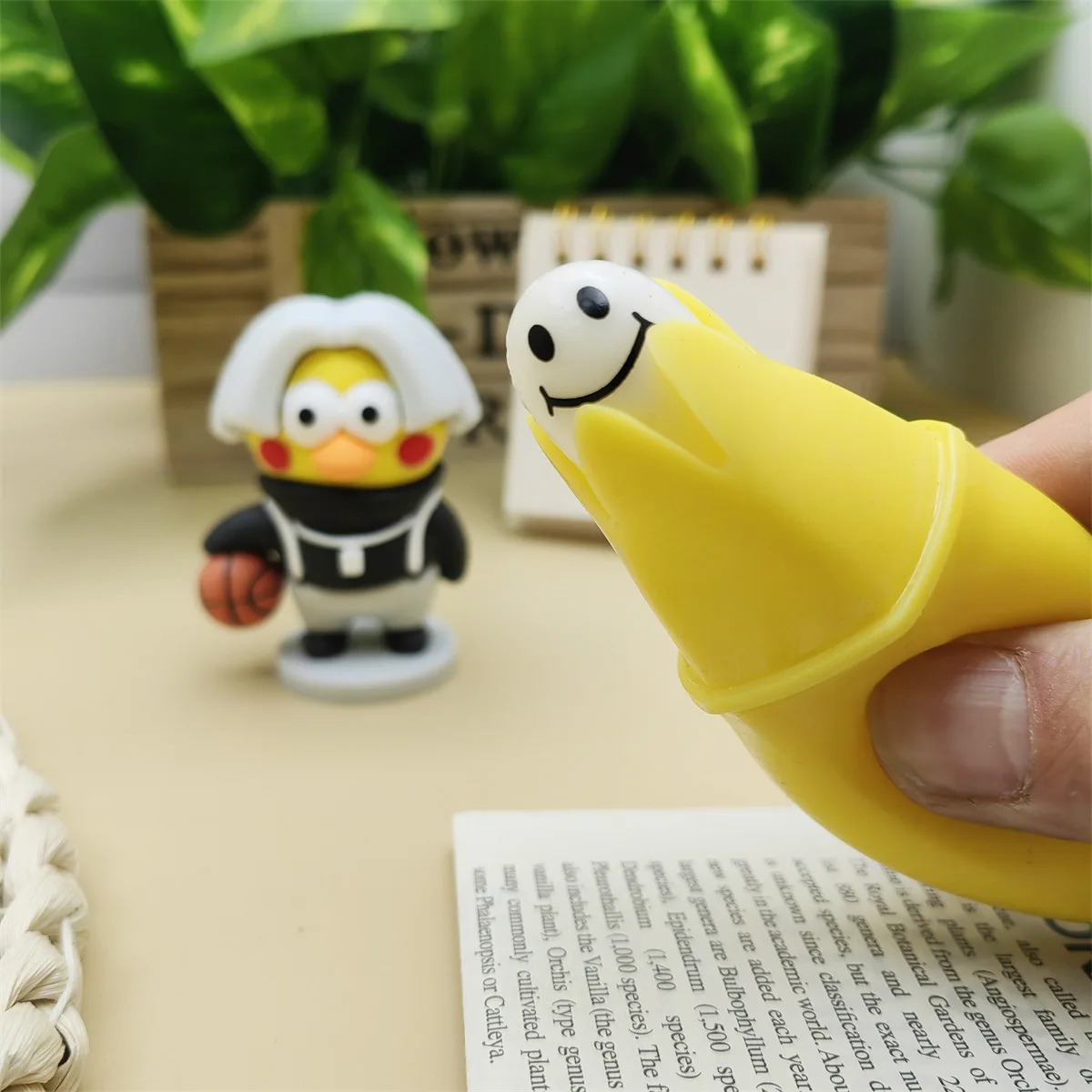 かわいい抗ストレスボール減圧スクイーズおもちゃ、柔らかい粘着性の動物のおもちゃ、ベントするバナナ、フルーツピンチ、ピンチプッシュおもちゃ、j108