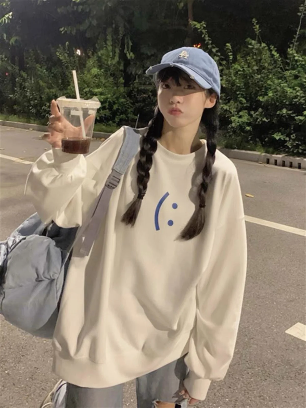 2025 الربيع والخريف جديد لطيف الفتيات سحر الأبيض جولة ممارسة الرقبة هوديي أزياء عارضة رائعة تنوعا كسول الرياح #4