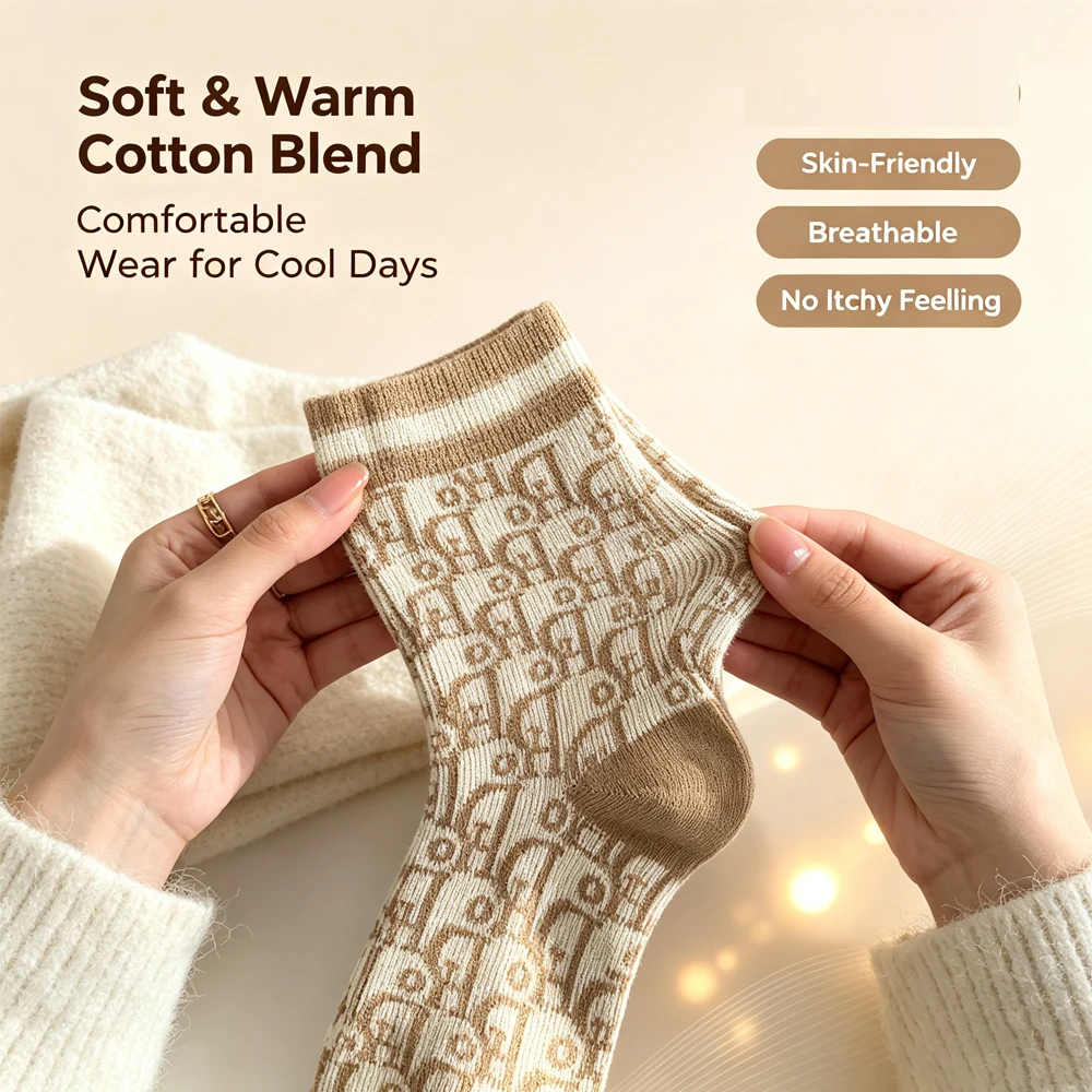 Winter Socks for Women Luxury Brand Socks Mid-Calf Trendy Versatile Fashion Retro Socks Brown Long-Sleeved Socks Letter Striped