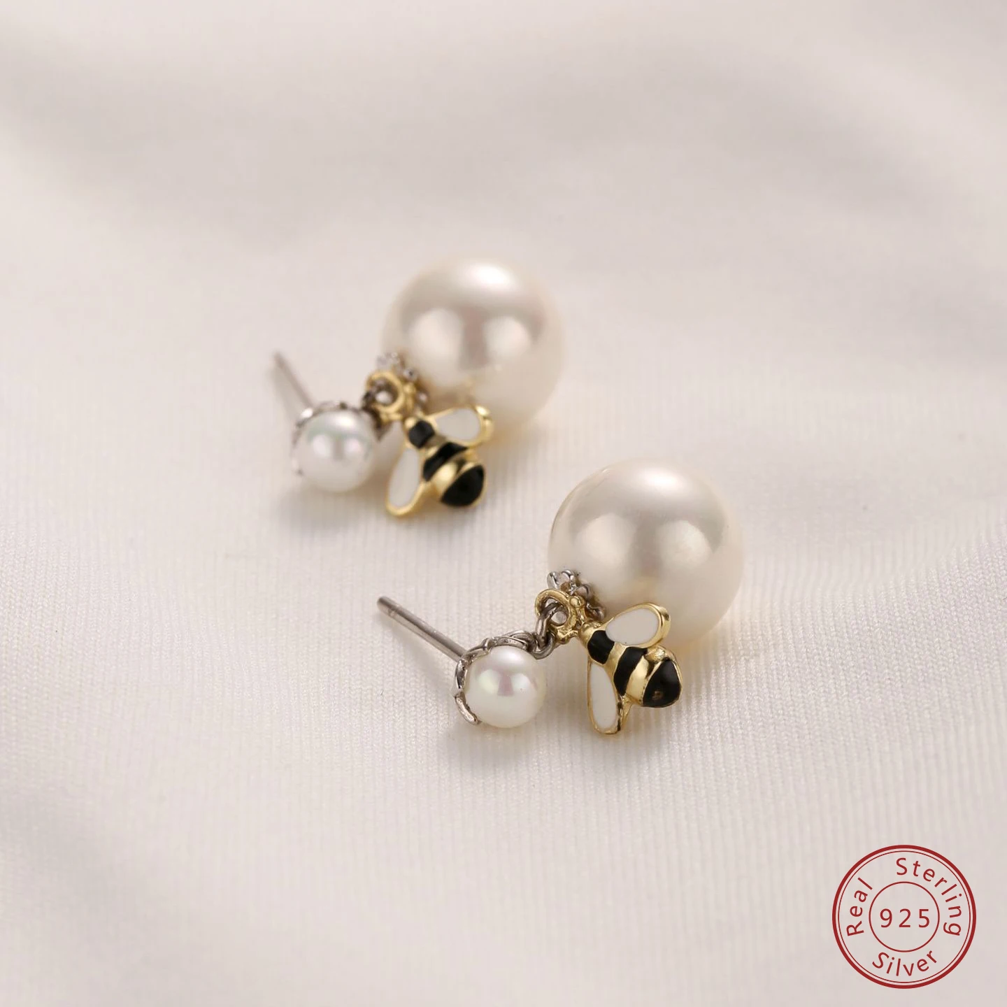 2024 100% 925 Sterling Silver Pearl Cartoon Bee Earrings for Women's Fashion High Quality Accessories Suitable Wedding Jewelry