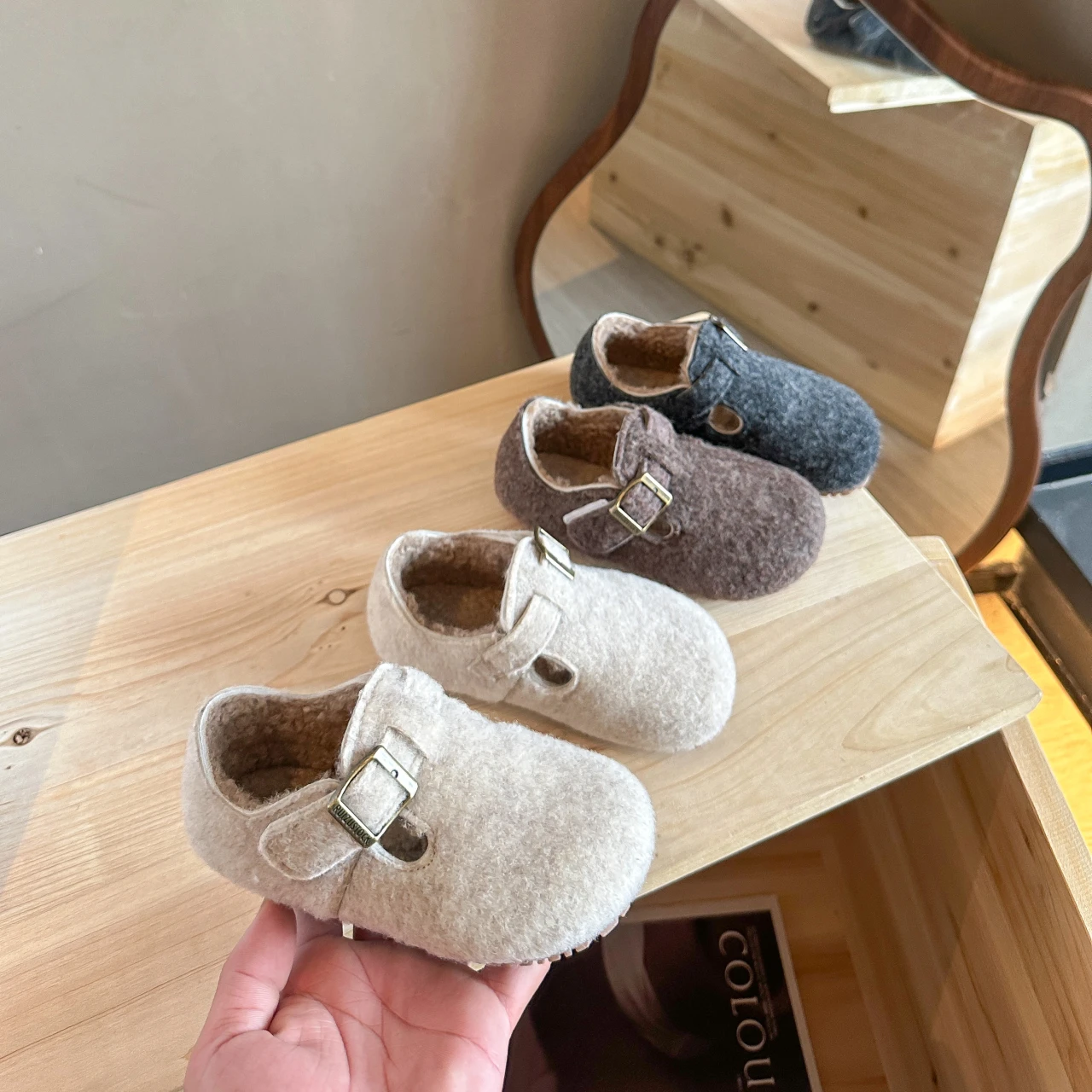 

Детские замшевые зимние мокасины на плоской подошве, нескользящая мягкая подошва, новинка 2026, хлопковые сапоги для мальчиков и девочек, детские теплые туфли на плоской подошве