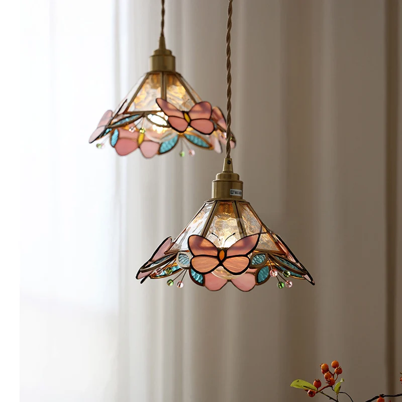 مصباح معلق حديث من النحاس والزجاج على شكل فراشة بجانب ديكور داخلي لغرفة النوم بار مطعم غرفة المعيشة ضوء معلق ثريا الثريا الزجاجية الاسكندنافية الحديثة ، زخرفة الزجاج الإبداعي ، مطعم ، مقهى ، غرفة معيشة ، غرفة نوم #1