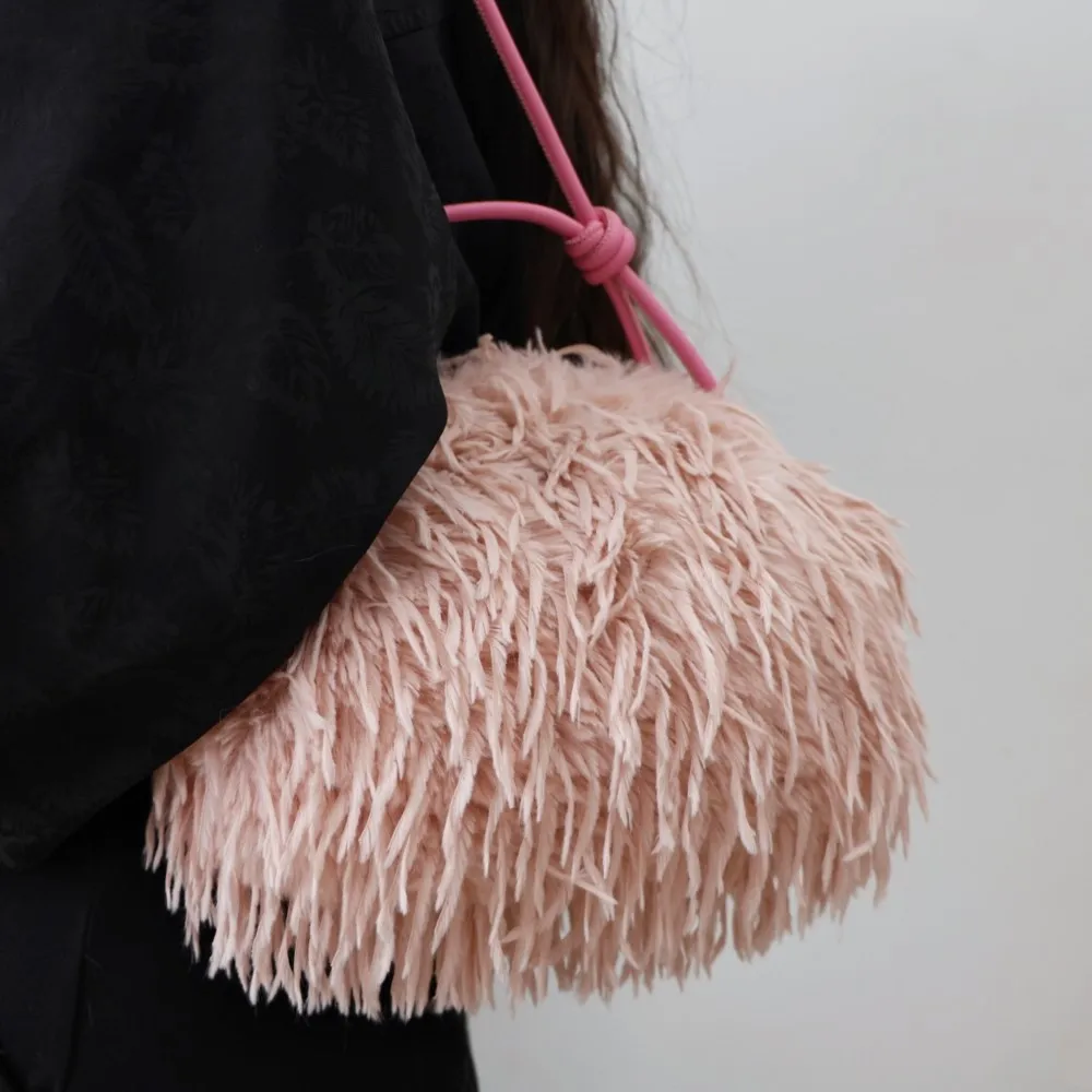 

2025 Winter New Feather Cloud Bag Plush Fluffy Plush Armpit Bag Pleated Clutch Furry Handbag Women's Ruffled Mini Shoulder Bag