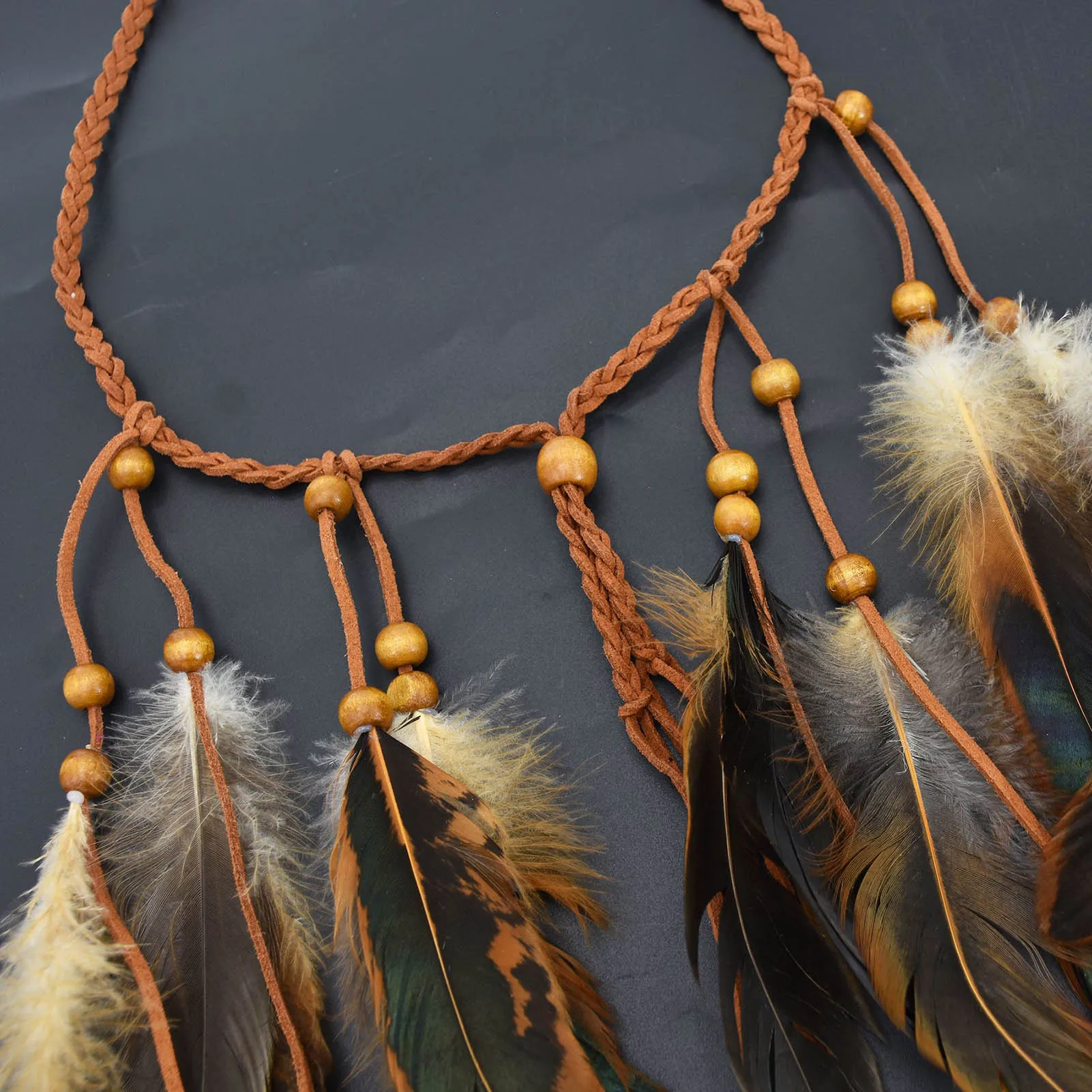 رباط شعر من الريش البوهيمي مع هامش طويل على الطراز العرقي لإكسسوارات المهرجانات النسائية